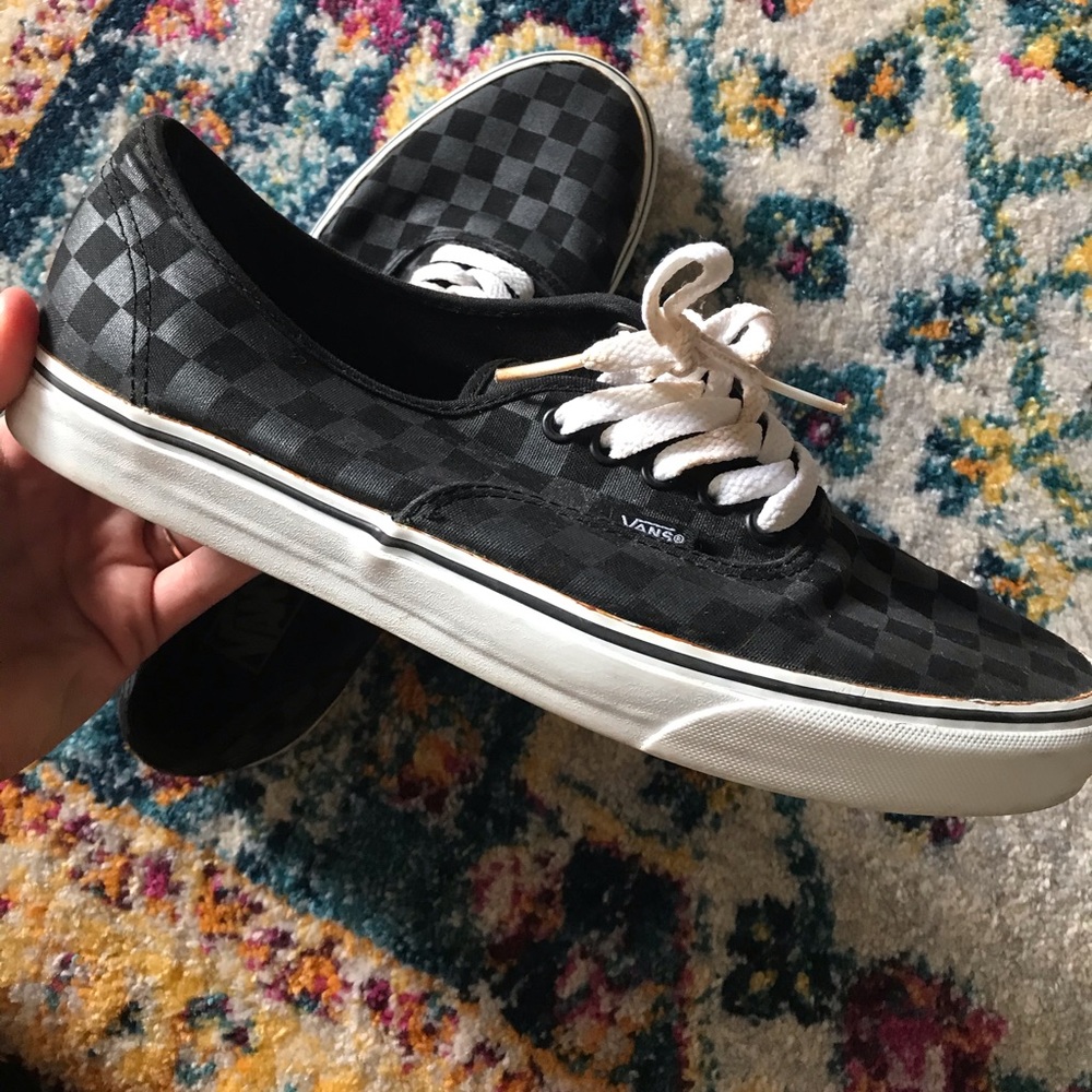 Men’s checkered Vans skate shoes